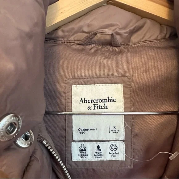 ⭐️EUC⭐️ABERCROMBIE AND FITCH puffer jacket - Picture 2 of 4
